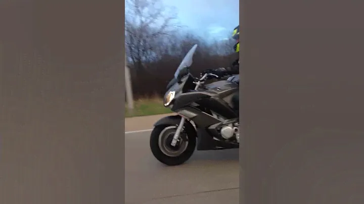 Chevrolet Corvette ZR1 vs Kawasaki Concourse 14 vs Yamaha FJR1300